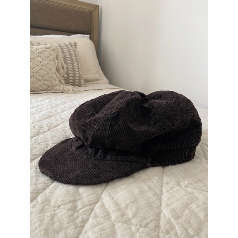 brown hat